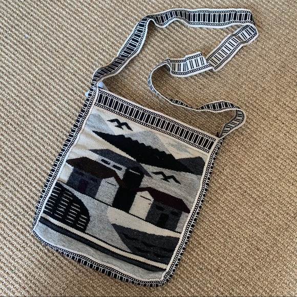 Handmade wool shoulder bag - Picture 1 of 3